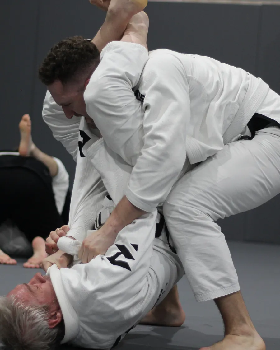 A student working from guard during an adults class